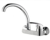 ברז סוללה מהקיר דגם אלה חמת עם פיה ברבור מסתובבת, מנגנון קרמי מתקדם וגימור כרום-ניקל מבריק למטבח ולאמבטיה – עיצוב יוקרתי ועמידות גבוהה